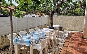 Maison Familiale A Saint-Cyprien, Proche Plage Et Commerces - Fr-1-732-75